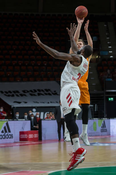 发球环节更 发球环节更